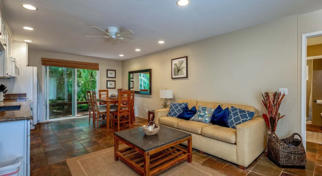 Charming Near The Beach 2 Bedroom Home