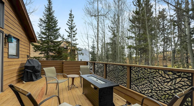 Кровать в общем номере с 6 комнатами Cutty Sark Grand 6br 4.5ba Mountain Views 6 Bedroom Townhouse by RedAwning