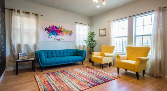 Wanderstay Houston Hostel, Забронировать Хостел Отели Хьюстона с парковкой, рядом с Театр Ensemble, Парковка