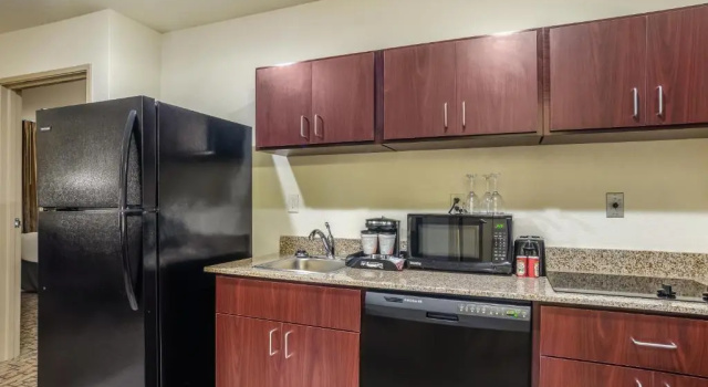 Люкс Cobblestone Inn & Suites - Bridgeport