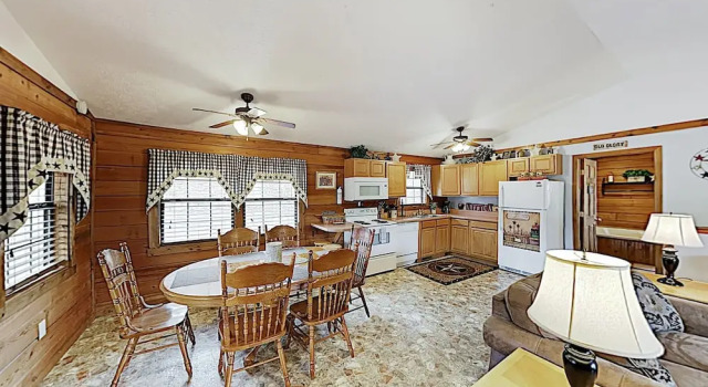 New Listing! Mountain Hideaway W/ Hot Tub 3 Bedroom Cabin