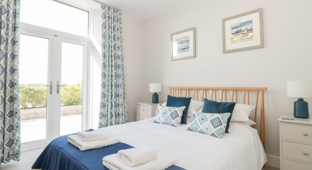 2 The Manor House, Hillfield Village