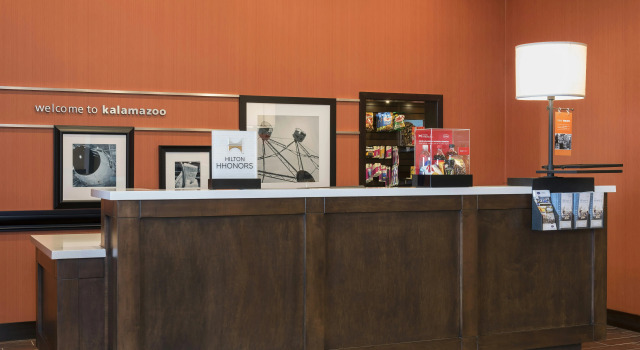 Hampton Inn Kalamazoo, Buchen Sie Hotel Kalamazoo Michigan
