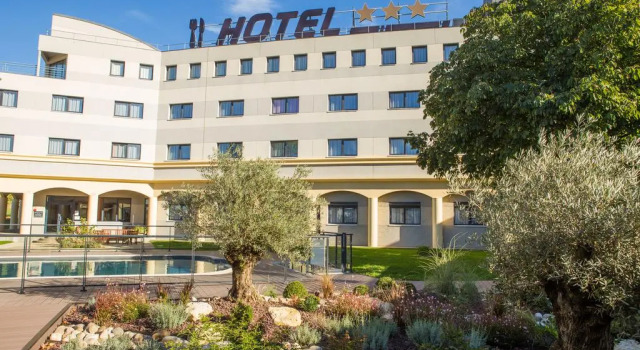 Alliance Hotel Nevers Magny-Cours, Book Hotel Hotels in Burgundy with a Pool, Swimming Pool
