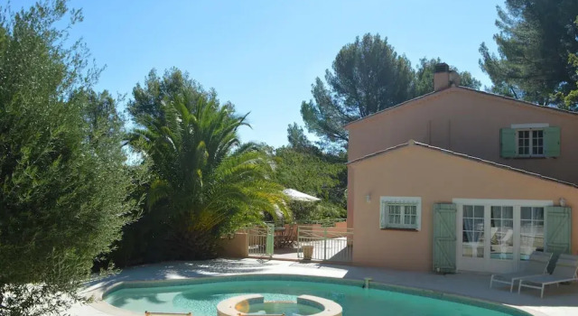 Holiday Home With Large Garden and Pool, Prenota Hotel Hotel a Alvernia con parcheggio, Parcheggio