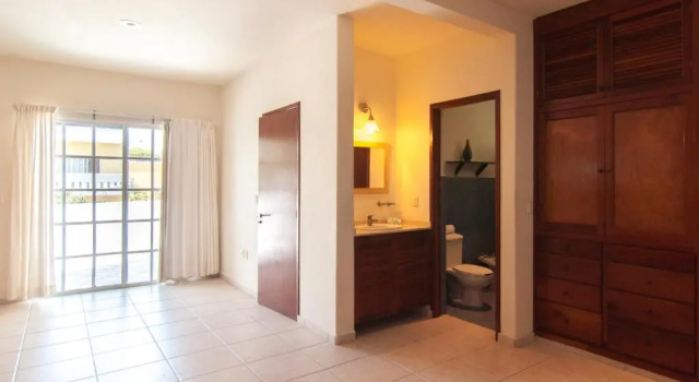 Lovely 4BR Condo in the Heart of Playa del Carmen!, Забронировать Апартаменты/квартира Отели Плая-дель-Кармен с бассейном, рядом с Пляжный клуб Mamitas, Бассейн