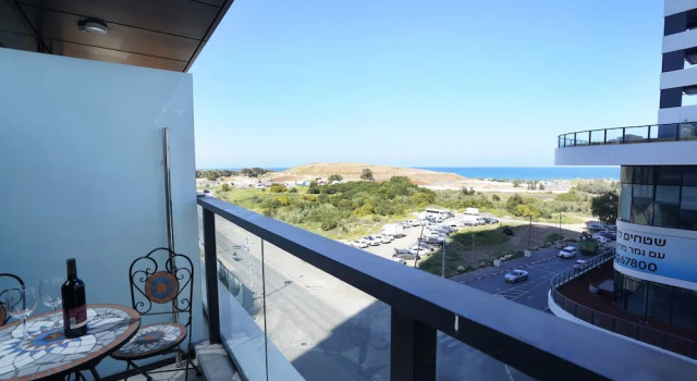 Номер Economy с балконом Hi-Yam SeaView Apartments & Suites - Building Shelter Available