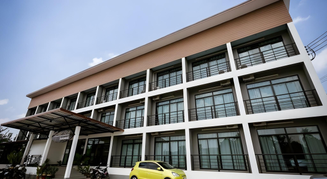 Pornsiri Hotel Sisaket, Varaa Hotelli Hotellit North-Eastern Thailand pysäköinnillä, Pysäköinti