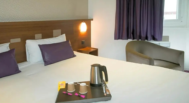 Номер Premium Brit Hotel Tours Sud - Le Cheops