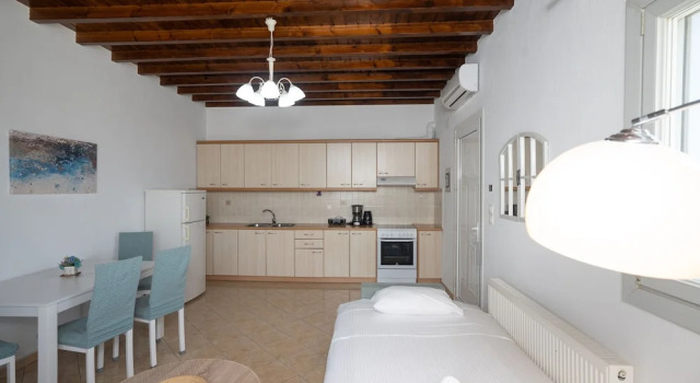 Апартаменты Mykonos Stylish Ivory Apt w Shared Pool