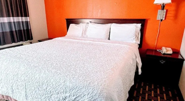 Номер Comfort Relax Inn Henryetta