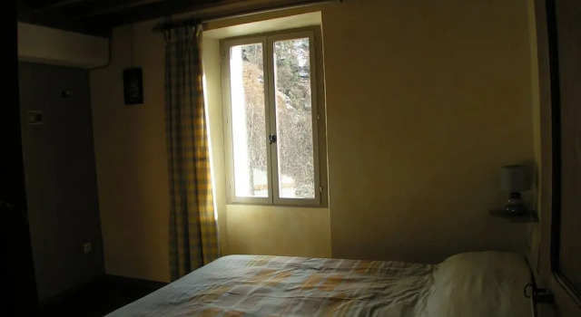 Chambres d'Hotes Ecogite du Mas de Trape, Book Bed and Breakfast Hoteller i Ayguatebia-Talau med parkering, Parkering