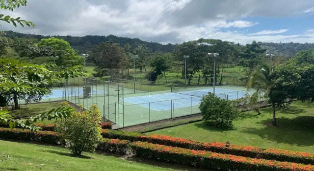 Коттедж с 5 комнатами с балконом Puesta del Sol 5 bdrs ocean view in Los Suenos