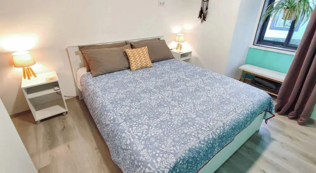 Апартаменты Modern 2BR Ground-floor Flat BBQ Patio Parking