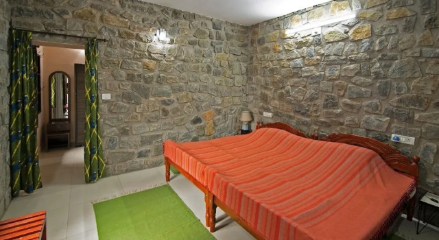 Bamboo Banks Farm & Guest House, Varaa Matkakoti Hotellit Tamil Nadu uima-altaalla, Uima-allas