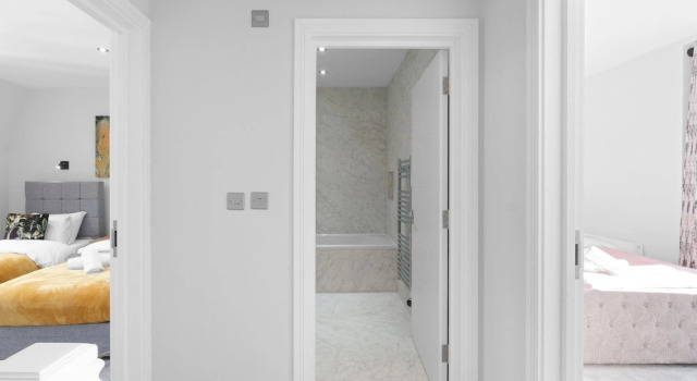 4BDR 3BA Family Home Garden in Isleworth, Забронировать Гостевой дом Гостевые дома Англии, Гостевой дом