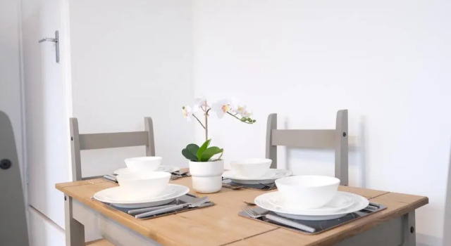 Апартаменты Unique FAMILY&Contractors Apartment with Private Parking + Central Bedford