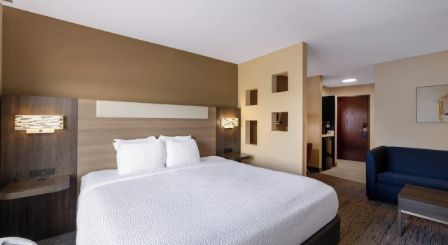 Двухместный номер Standard с видом на озеро Holiday Inn Express Rochester South - Mayo Area by IHG