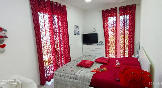 La Villa degli Dei - Parcheggio Privato, Aria Condizionata, Smart TV con Netflix, Giardino con Divanetti, Amaca e Altalena, Navetta per Aereoporto, Treno, Spiaggia