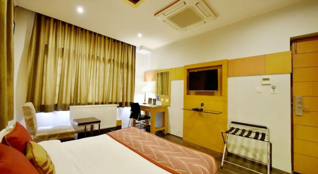 OYO 12325 River Country Cottages, Забронировать Отель Отели Манали с парковкой, Парковка