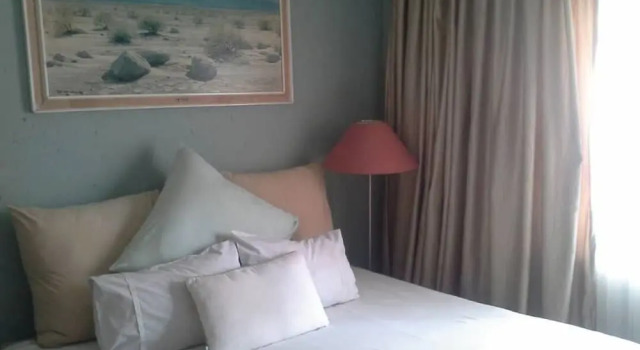 The African Rock Guesthouse, Buchen Sie Hotel Roodepoort Gauteng