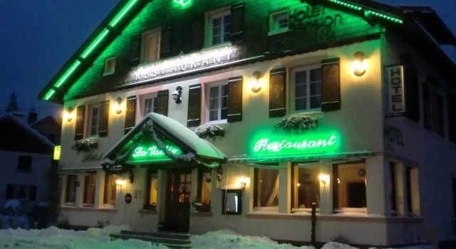 Hôtel La Vallée, Забронировать Отель Отели Ксонрю-Лонжмер с парковкой, Парковка