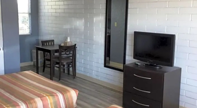 Четырёхместный номер Deluxe с видом на город Beach House Inn with POOL & Beach Access