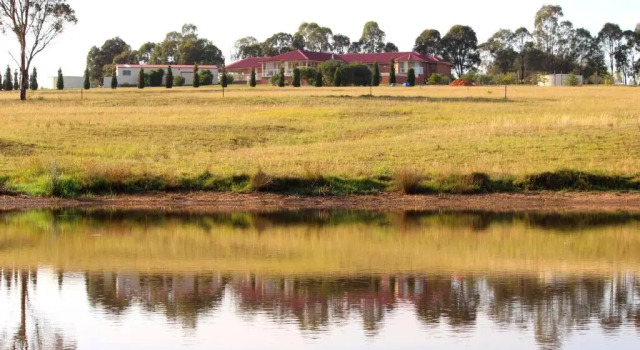 Студия Deluxe Noble Willow Studio Lovedale. Spacious, with views and pool