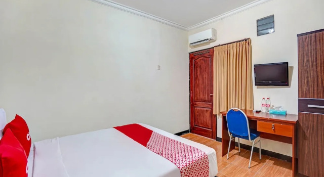 OYO Flagship 90899 Comfitel Siwalankerto, Book Hotel Hotels in Wonocolo with Parking, Parking