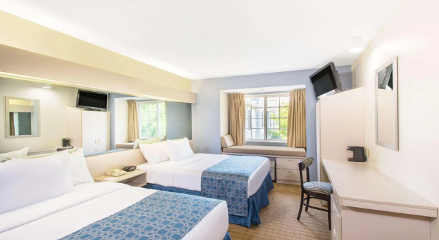 Четырёхместный номер Standard Microtel Inn & Suites by Wyndham