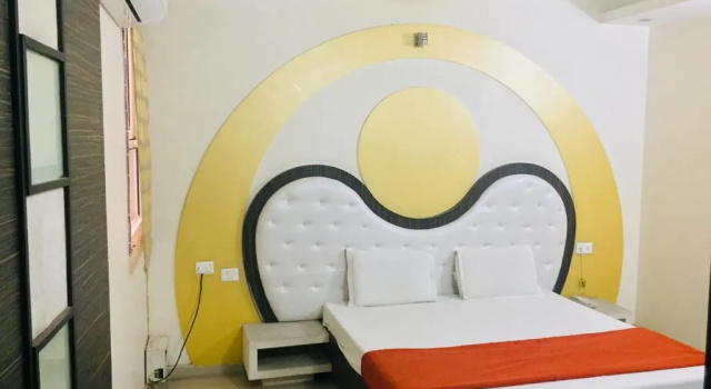 OYO 82905 Hotel Royal, Rezervovat Hotel Hotely v Rewari s parkováním, Parkování