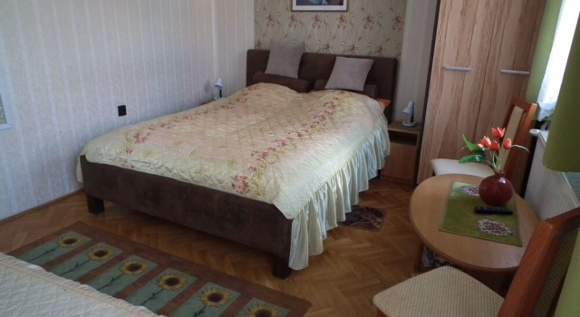 Sunbeam 3-bed Apartment in Eger