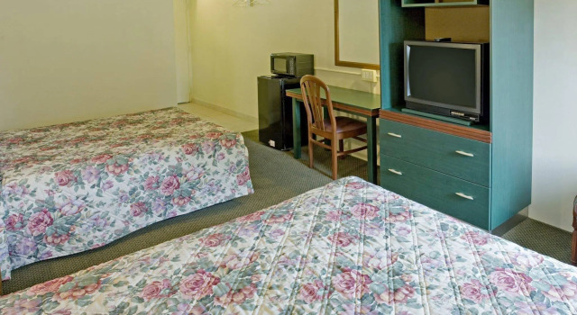 Cambridge Inn, Забронировать Отель Отели Кембриджа с парковкой, рядом с Туристическо-информационный центр округа Дорчестер, Парковка