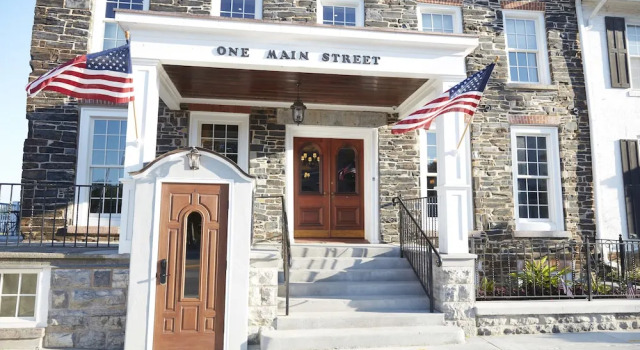 Farmer's Creekside Tavern & Inn, Buchen Sie Hotel Le Roy New York State