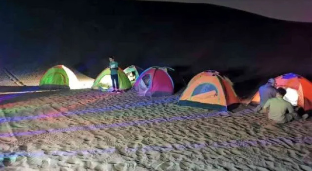 Moon tribe camping base, Book Campingplads Hoteller i Jiuquan med pool, Swimmingpool