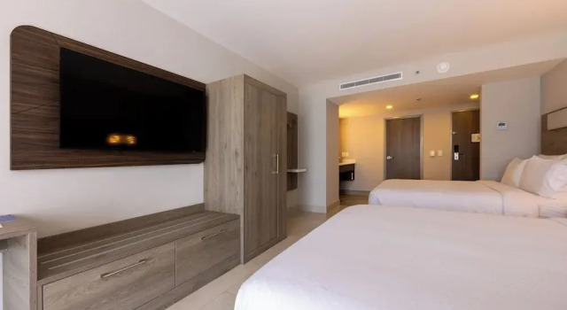 Четырёхместный номер Standard с видом на залив Holiday Inn Express & Suites Mazatlan by IHG