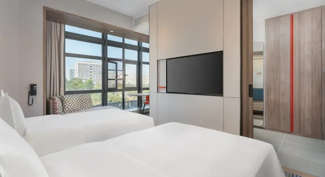 Номер Standard Holiday Inn Express Guangzhou University Town