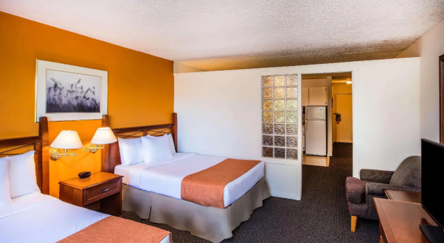 Люкс Comfort Howard Johnson Hotel - Victoria