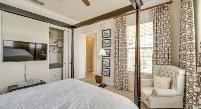 6 Mi to Disney: Lakefront Reunion Resort Home