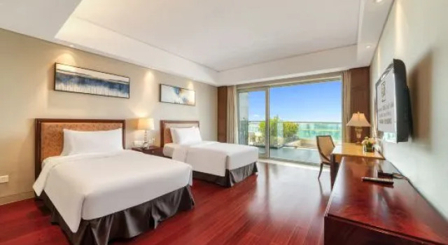 Люкс с 2 комнатами с видом на озеро Lvcheng Lanwan Holiday Hotel