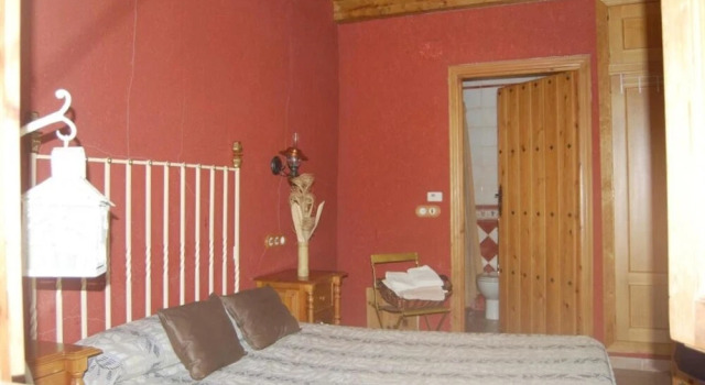 House With 2 Bedrooms in Torrejón el Rubio, With Wonderful Mountain Vi, Prenota Hotel Hotel a Estremadura con parcheggio, Parcheggio