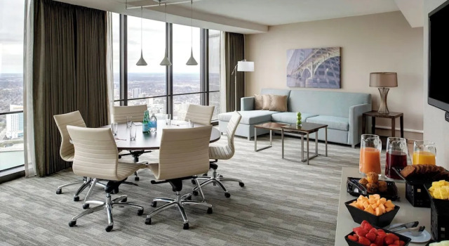 Номер Standard Detroit Marriott at the Renaissance Center