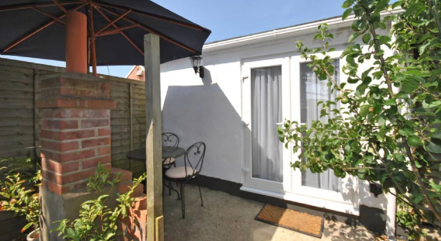 Rose Cottage, Selsey 76574, Забронировать Отель Селси Западный Суссекс