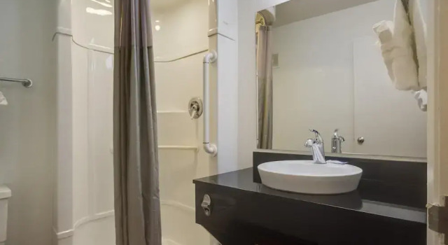 Номер Deluxe Park Inn by Radisson, Lakewood
