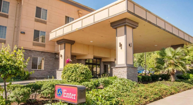 Кровать в общем номере Comfort Suites Eugene University