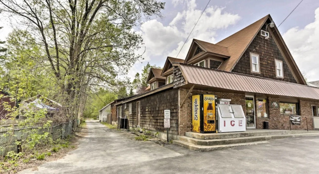 Walk to Lake George! Bolton Landing Cottage, Забронировать Дом для отпуска Виллы Болтон-Лендинг, Вилла