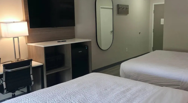 Четырёхместный номер Standard Baymont by Wyndham Louisville Southwest