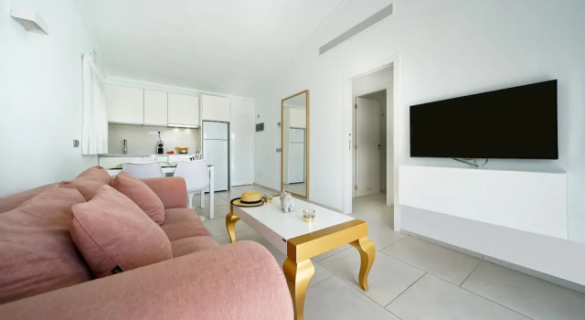 Четырёхместный люкс Deluxe Bungalows Adonis