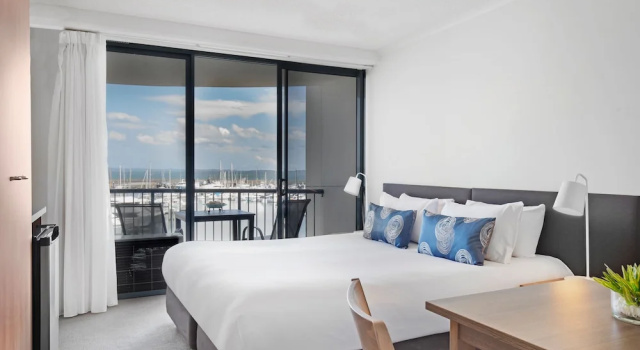 Номер Standard с балконом Mantra Hervey Bay