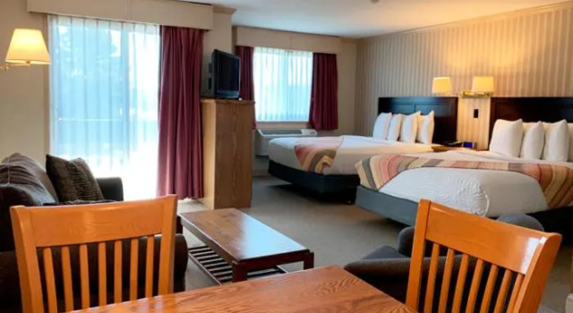 Четырёхместный люкс c 1 комнатой Coachman Inn Oak Harbor